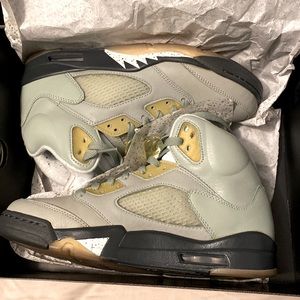 Looking to get rid of shoes had them for a while now.